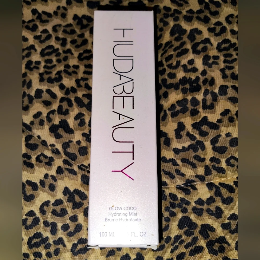HUDA BEAUTY -- GLOW COCO Hydrating Mist